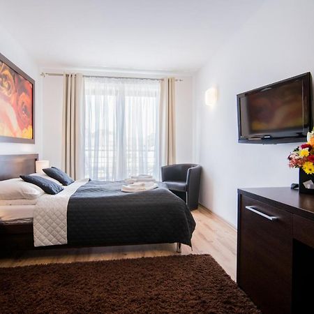 Delfin Bed & Breakfast Miedzywodzie Bagian luar foto