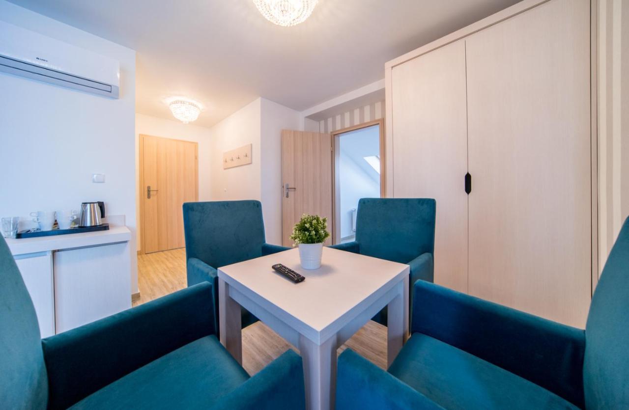 Delfin Bed & Breakfast Miedzywodzie Bagian luar foto