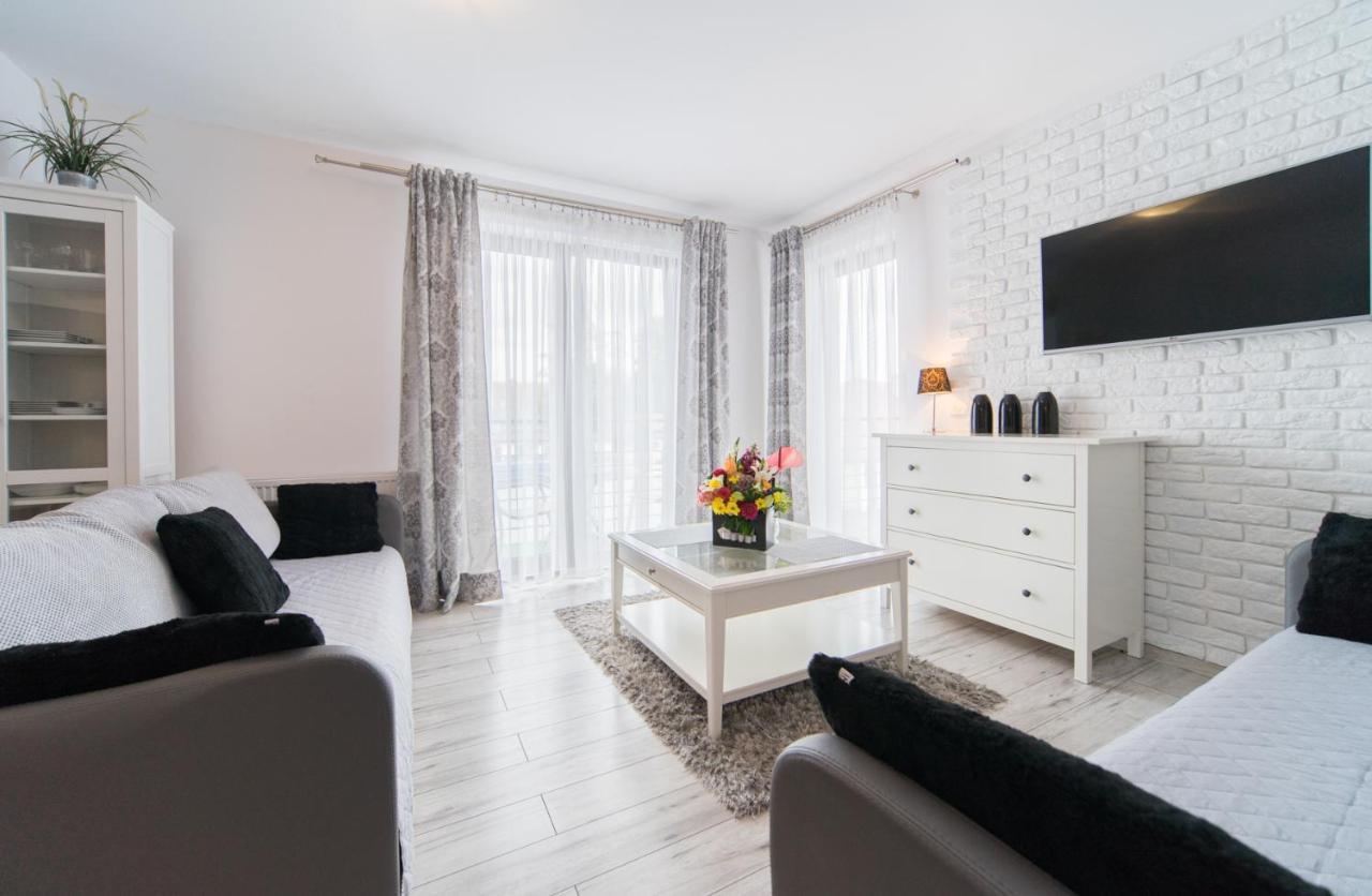 Delfin Bed & Breakfast Miedzywodzie Bagian luar foto