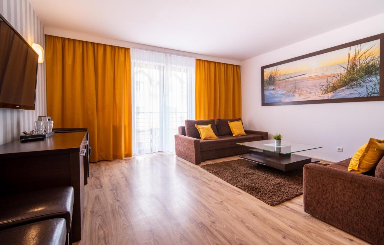 Delfin Bed & Breakfast Miedzywodzie Bagian luar foto