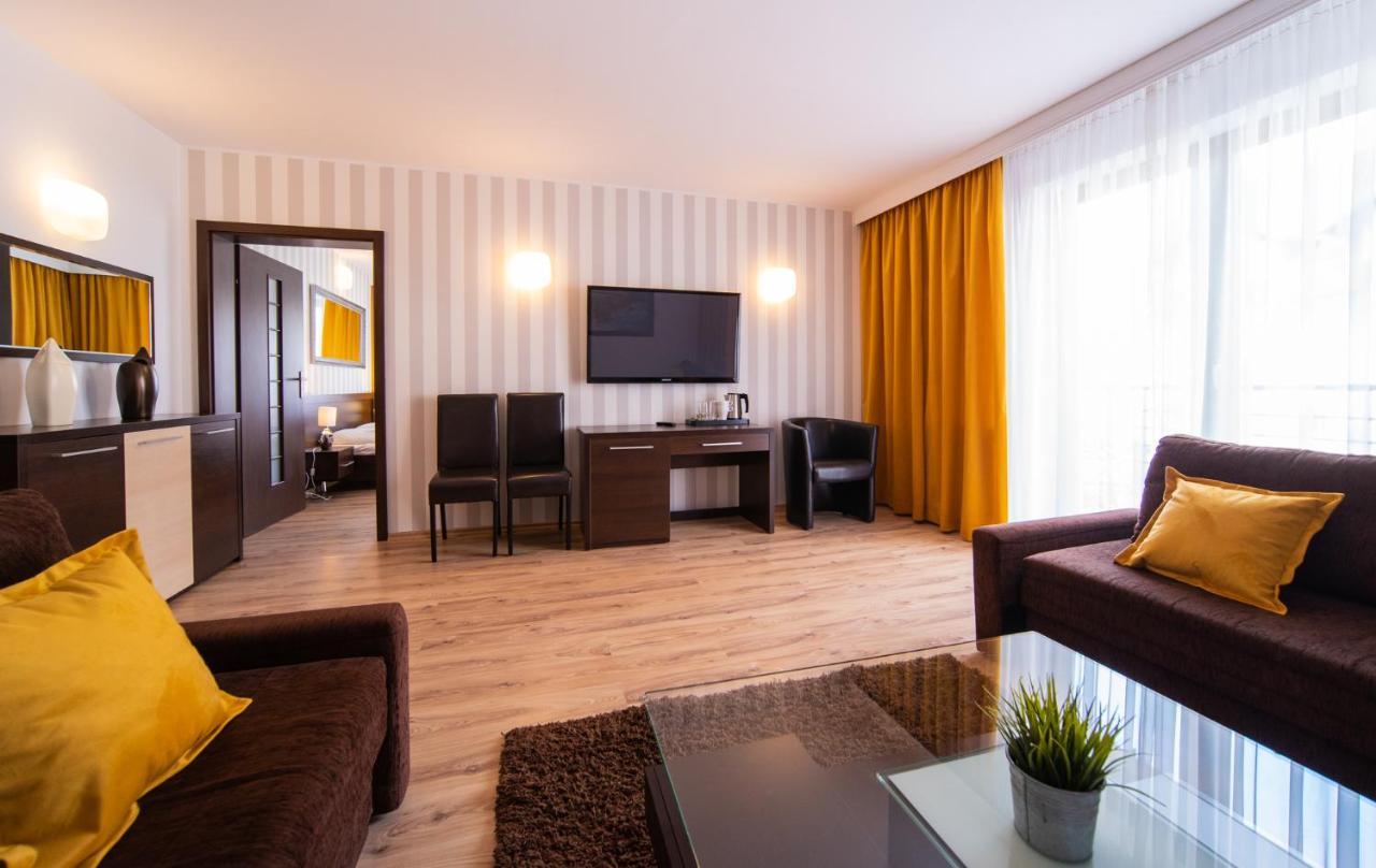 Delfin Bed & Breakfast Miedzywodzie Bagian luar foto