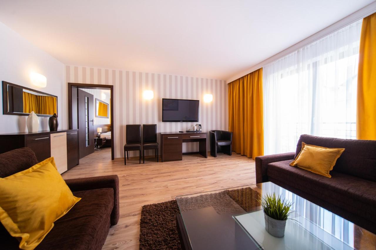 Delfin Bed & Breakfast Miedzywodzie Bagian luar foto