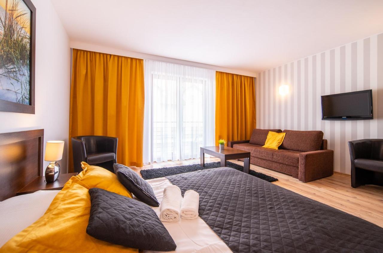 Delfin Bed & Breakfast Miedzywodzie Bagian luar foto