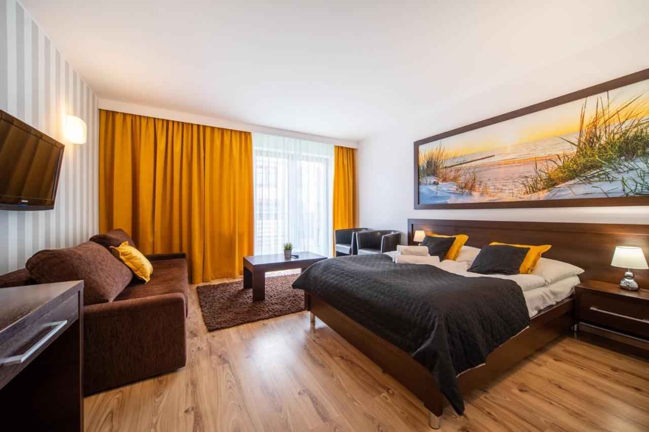 Delfin Bed & Breakfast Miedzywodzie Bagian luar foto