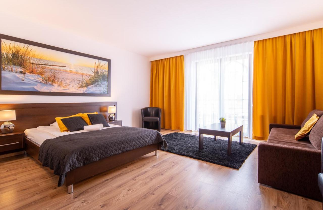 Delfin Bed & Breakfast Miedzywodzie Bagian luar foto