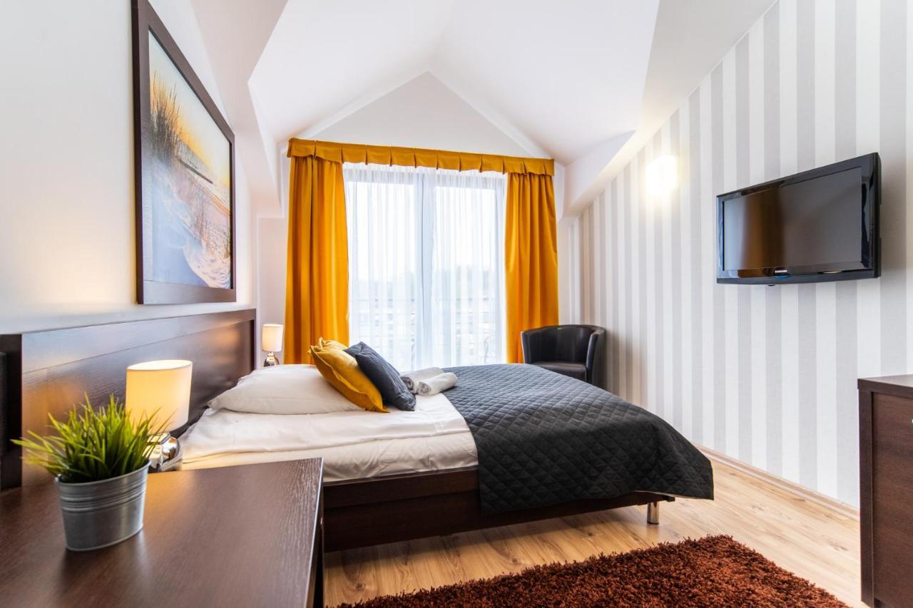 Delfin Bed & Breakfast Miedzywodzie Bagian luar foto