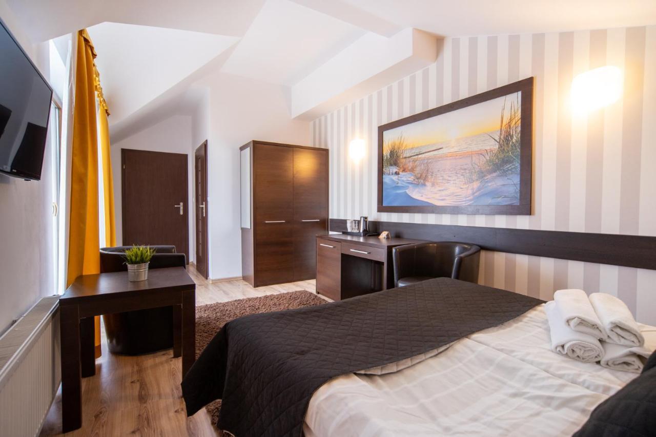 Delfin Bed & Breakfast Miedzywodzie Bagian luar foto