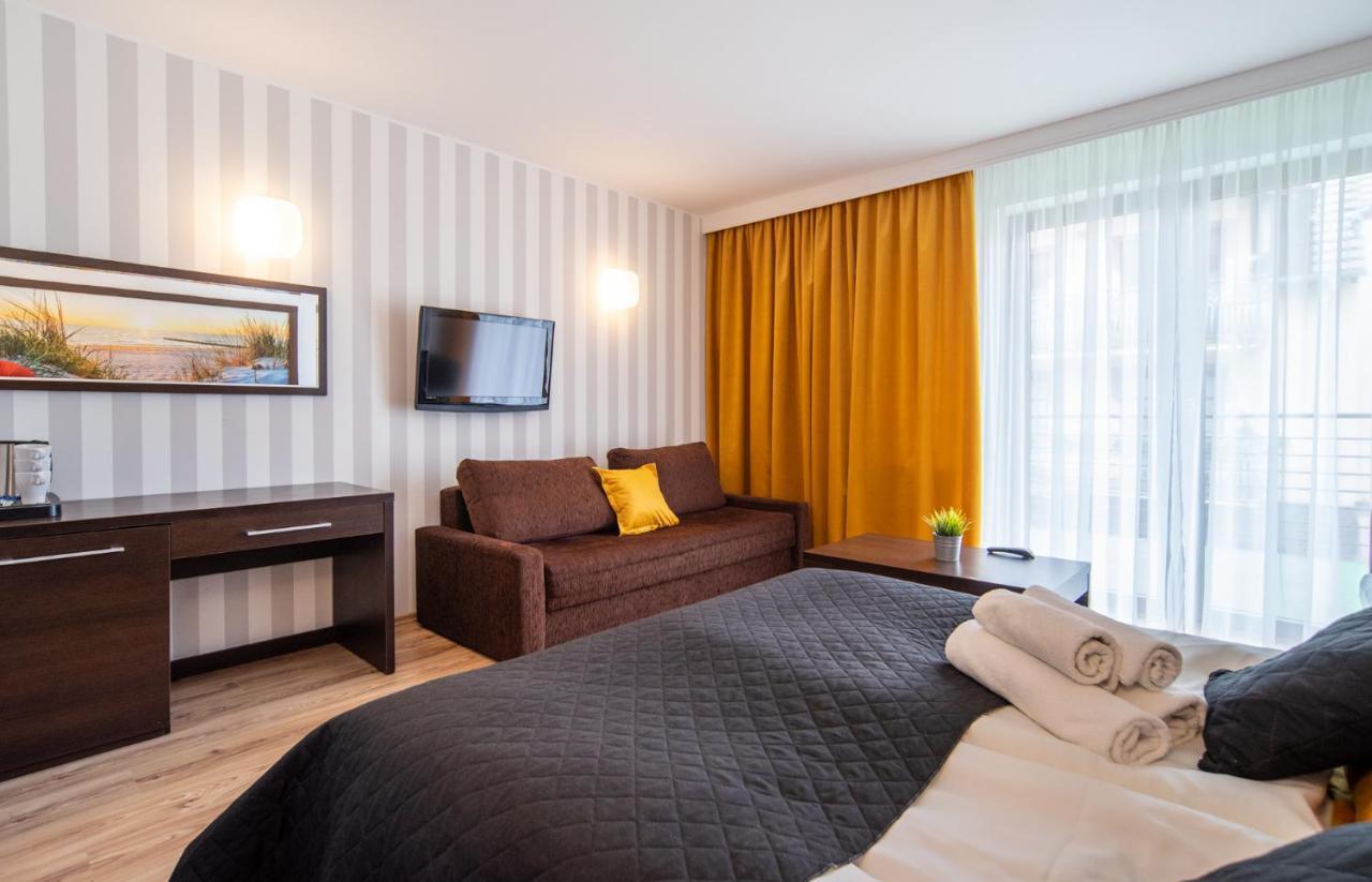 Delfin Bed & Breakfast Miedzywodzie Bagian luar foto