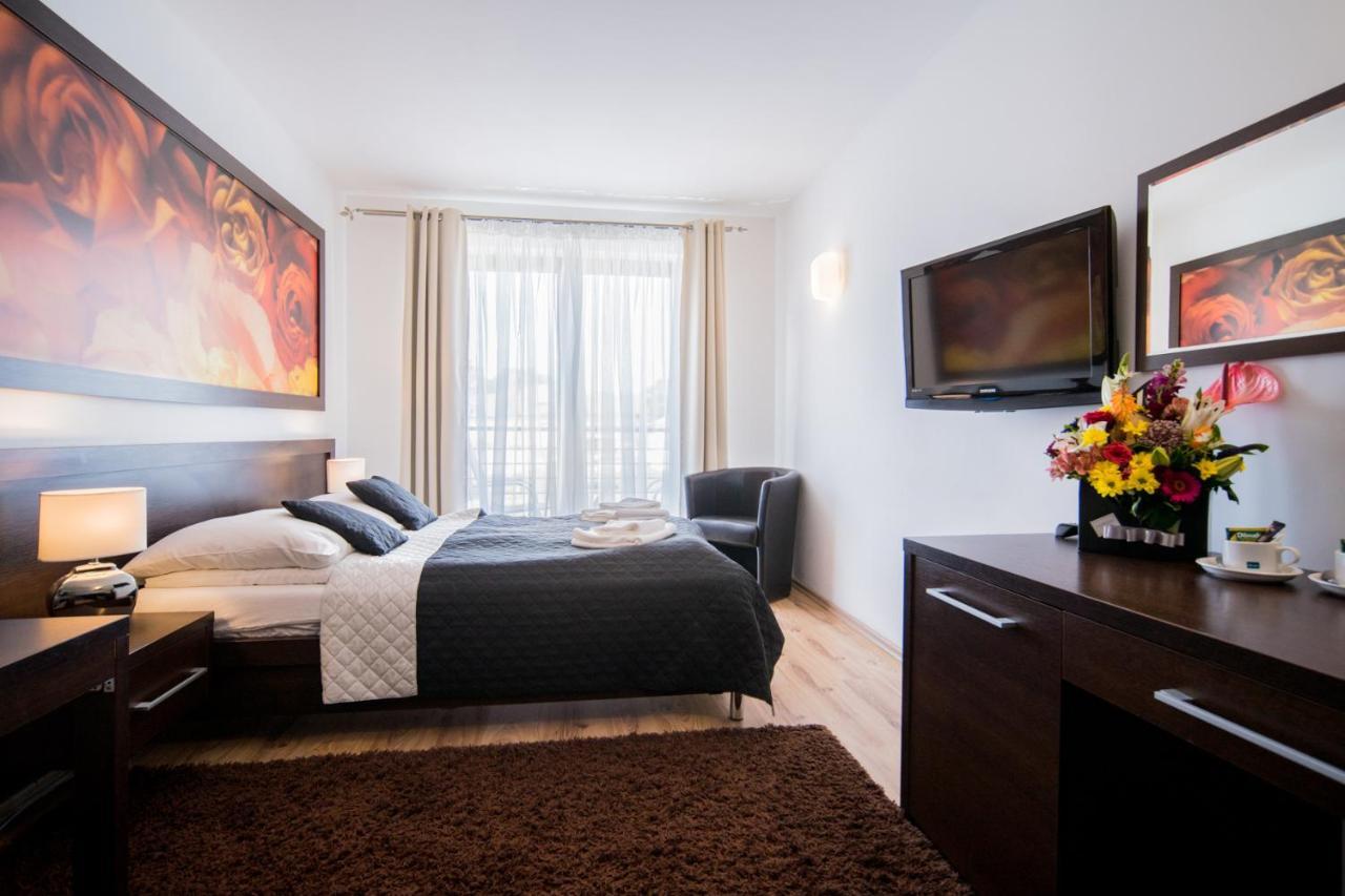 Delfin Bed & Breakfast Miedzywodzie Bagian luar foto